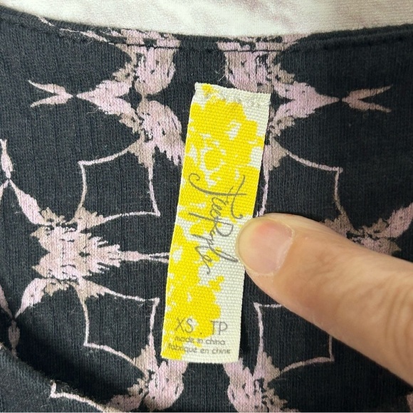 Free PeopleBack Cutout Crop Top NWT - Picture 8 of 9